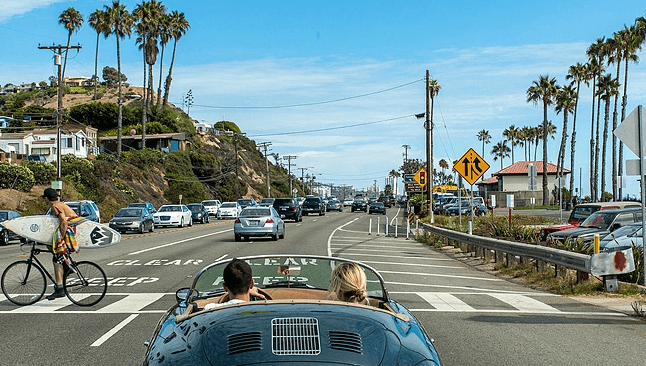 Carro en Calles de California
