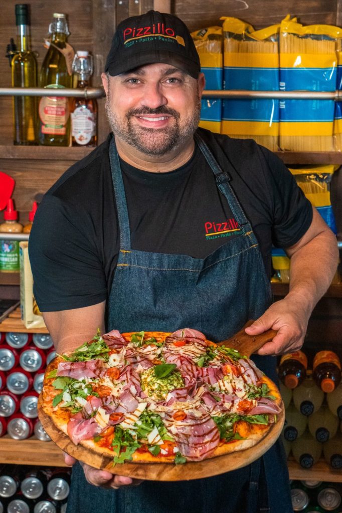Chef Giancarlo con pizza